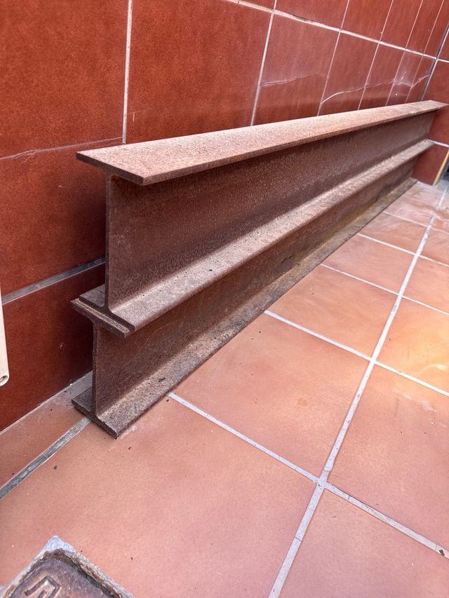 2 Vigas de acero 2,11m x 0,18cm
