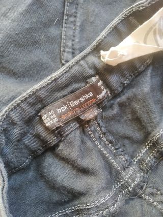 Vaquero corto negro Bershka