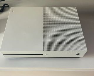 Consola Xbox One S + 2 Mandos (Rojo y Blanco)