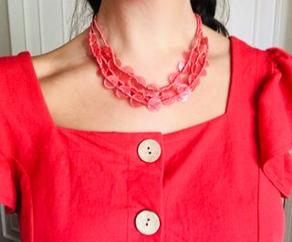Conjunto collar y pendientes coral