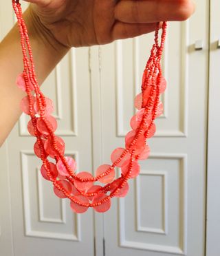 Conjunto collar y pendientes coral