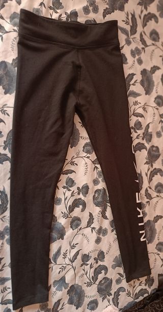 Leggings Nike Air negros. 

