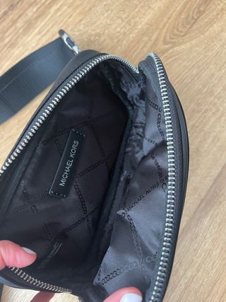 Riñonera Michael Kors Negra