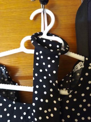 Vestido Negro con Lunares Blancos