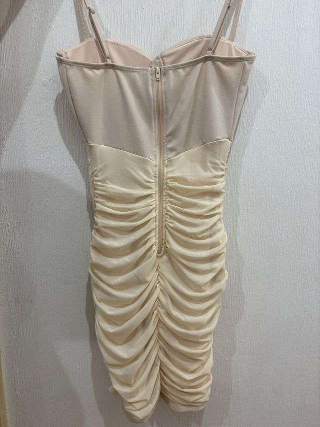 Vestido elegante beige