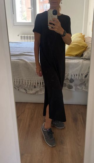 Vestido negro largo con abertura lateral