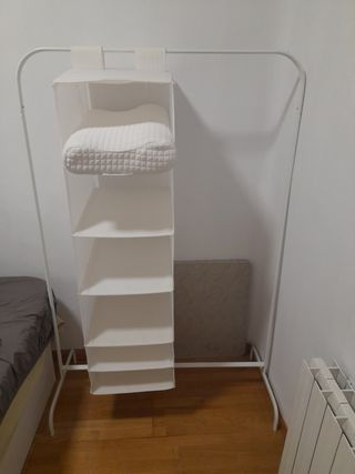 Perchero Metálico con Estantería Textil