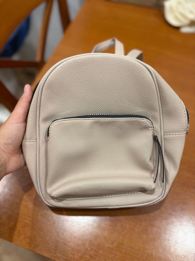 Mochila pequeña beige