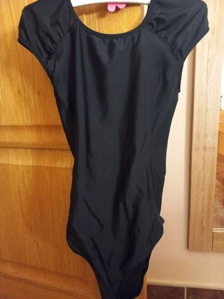 Maillot negro manga corta niña
