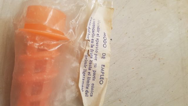 Exprimidor de limones y citricos