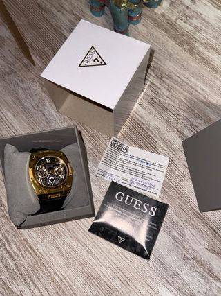 Reloj Guess Dorado y Negro