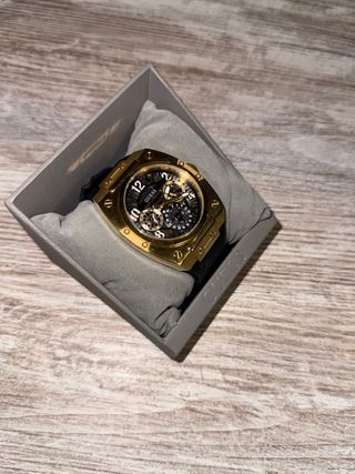 Reloj Guess Dorado y Negro