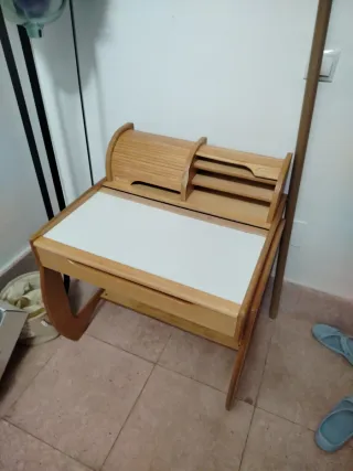 Escritorio infantil de madera