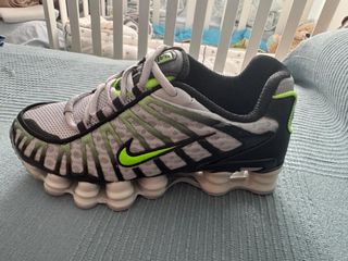 Nike Shox R4 Negro y Verde Talla 36