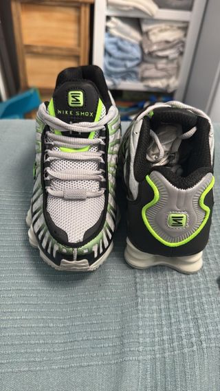 Nike Shox R4 Negro y Verde Talla 36