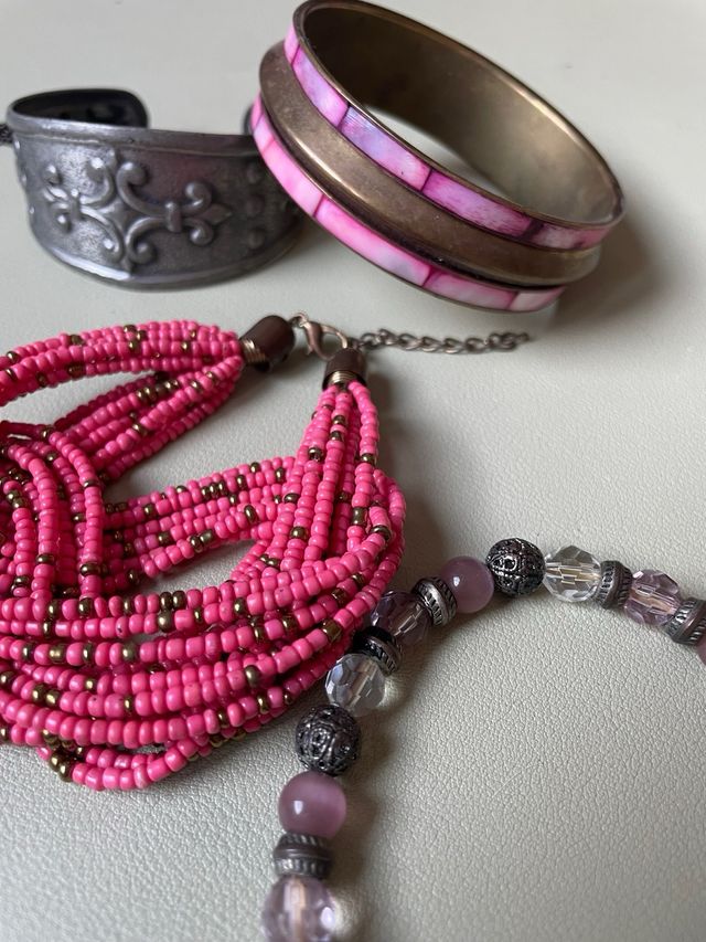 lote pulseras y colgante