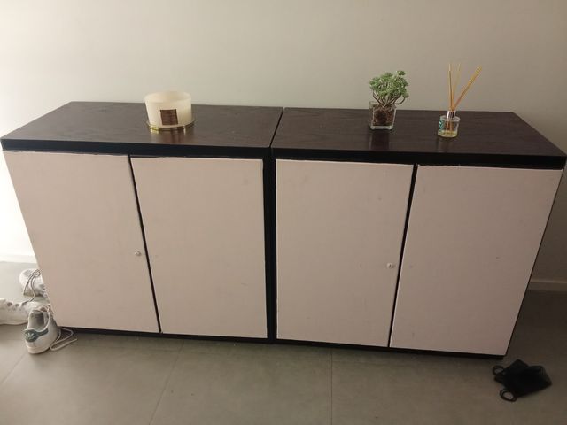 2 Muebles de madera buenas,con estanterías dentro