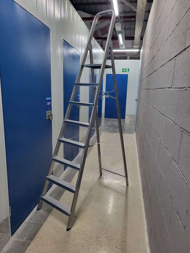 Escalera aluminio 8 peldaños