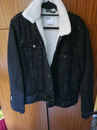 Chaqueta vaquera negra Bershka borreguillo Talla L