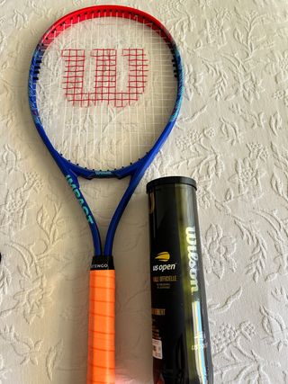 Raqueta Wilson adulto + 4 pelotas US Open