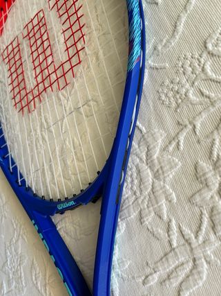 Raqueta Wilson adulto + 4 pelotas US Open