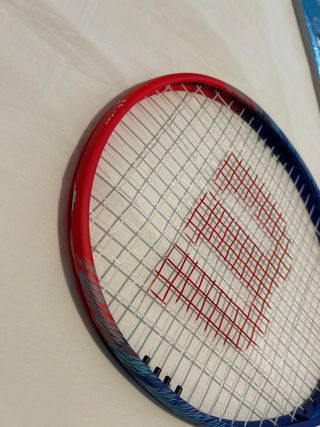 Raqueta Wilson adulto + 4 pelotas US Open