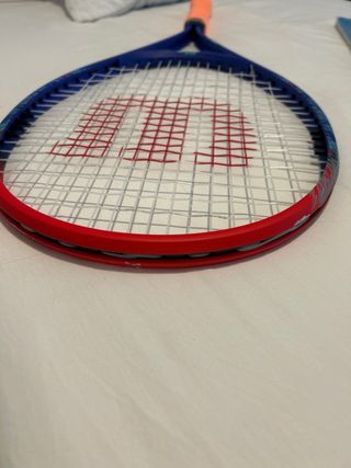 Raqueta Wilson adulto + 4 pelotas US Open