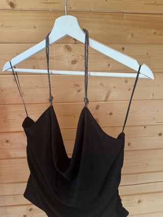  Top negro elegante con tirantes halter 