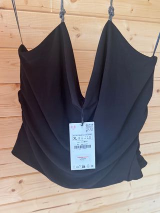  Top negro elegante con tirantes halter 