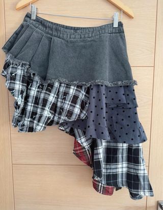 Falda asimétrica de retazos