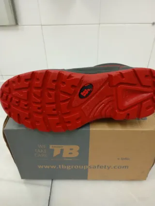 Zapatos de trabajo Be9 negros y rojos