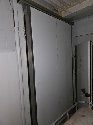 Puerta corredera nave frigorífica