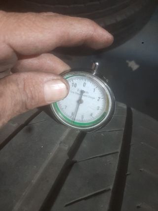 Neumático 255/40/20