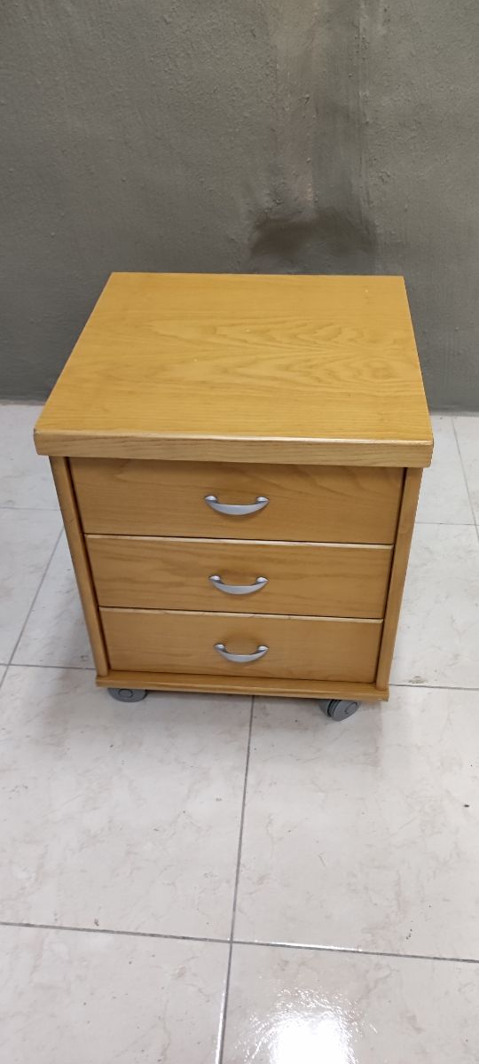 Mesita 3 cajones melamina con ruedas