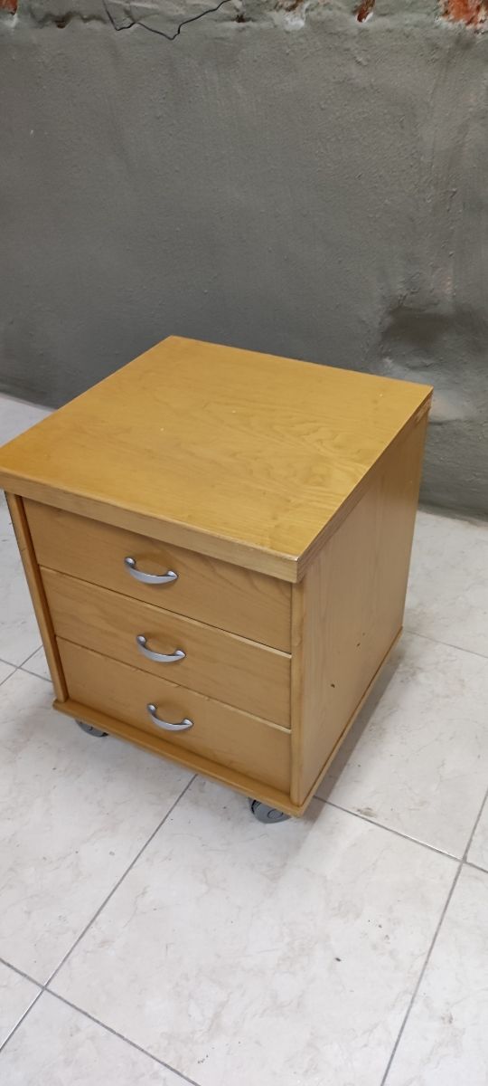 Mesita 3 cajones melamina con ruedas