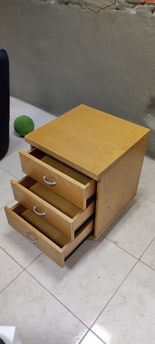 Mesita 3 cajones melamina con ruedas