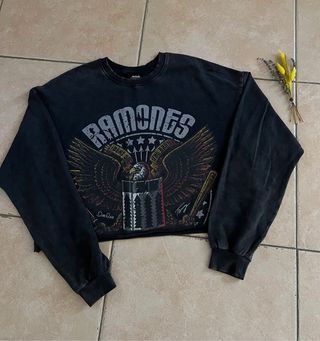Sudadera Ramones Bershka cropped oversize