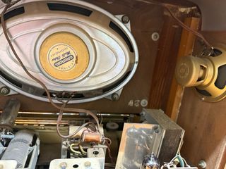 Radio antigua Grundig válvulas 3 altavoces