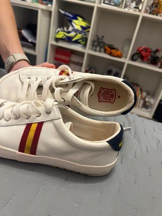 Zapatillas El Ganso Blancas Tiras Multic.