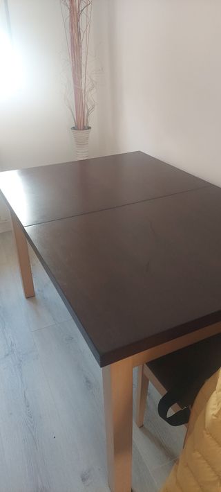 Mesa de comedor de madera maciza