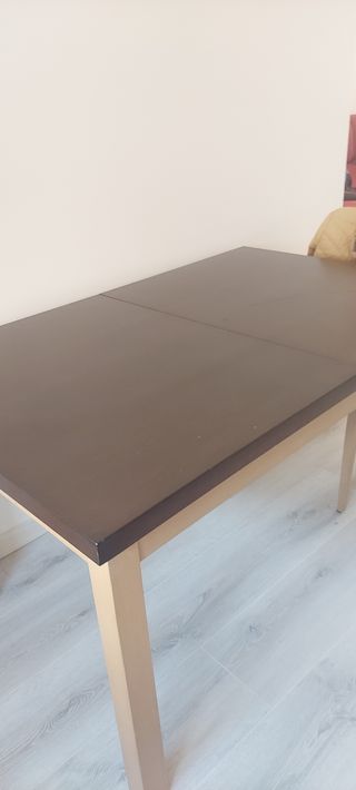 Mesa de comedor de madera maciza