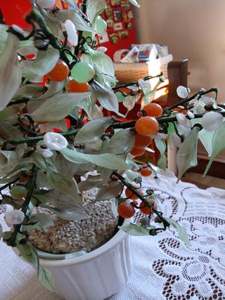 Albero decorativo con foglie e frutti in vetro