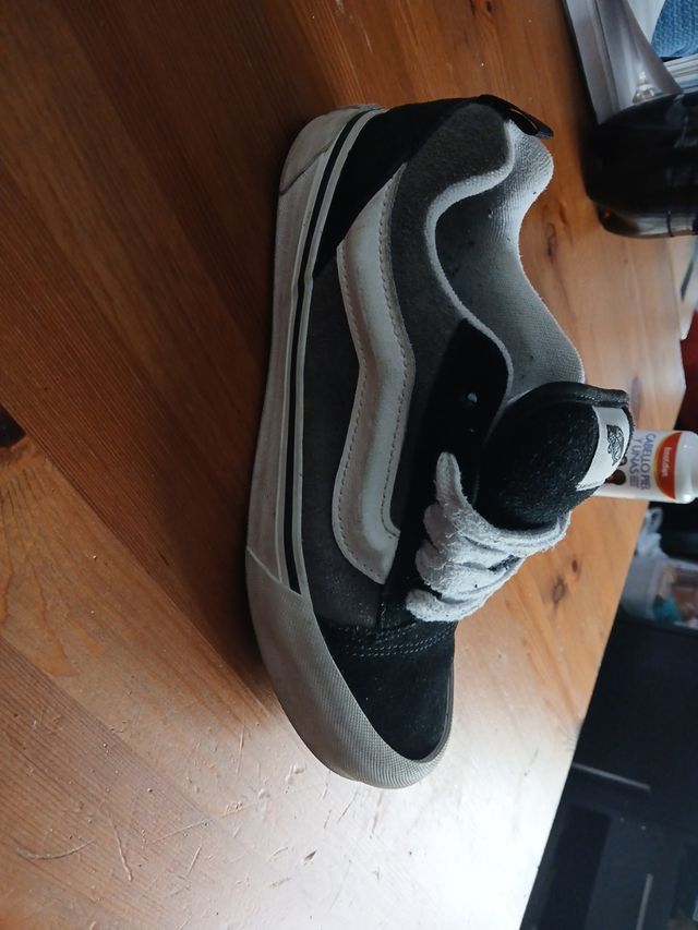 Zapatillas Vans Knu Skool Negras y Grises