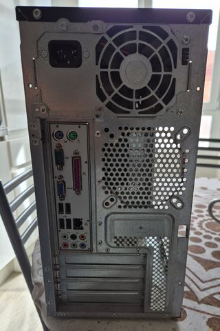 Torre PC Acer Pentium y fuente alimentación 