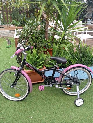 Bicicleta Betwin rosa y negra