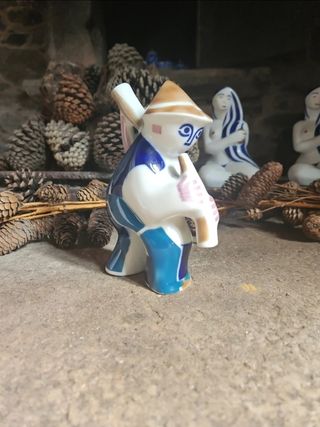 Figura de cerámica sargadelos decorativa