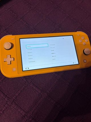 Nintendo Switch Lite Amarillo + Funda y Cargador