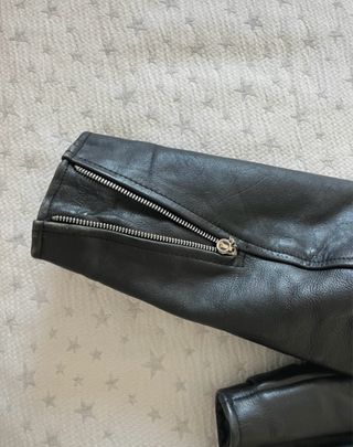 Chaqueta de cuero estilo motero hombre. 