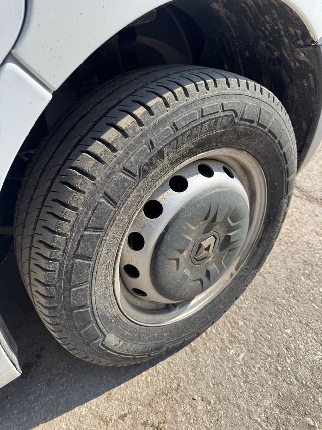 Furgón Cesta Renault Master