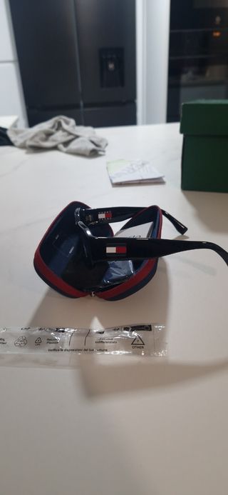 Gafas de sol Tommy Jeans Negras